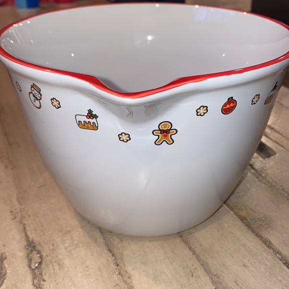 NEW Hello Kitty Gingerbread Ceramic Mixing Batter Bowl - Picture 3 of 5